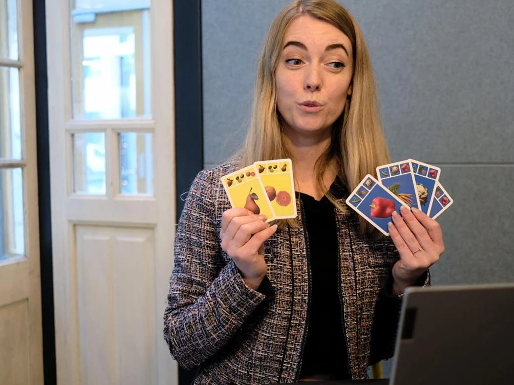Elise holding picture cards during a session
